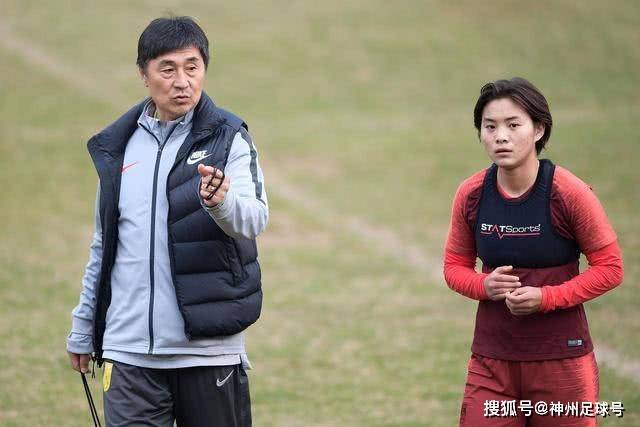 欧冠小组赛最佳阵容：莱万姆巴佩入选 无梅西C罗